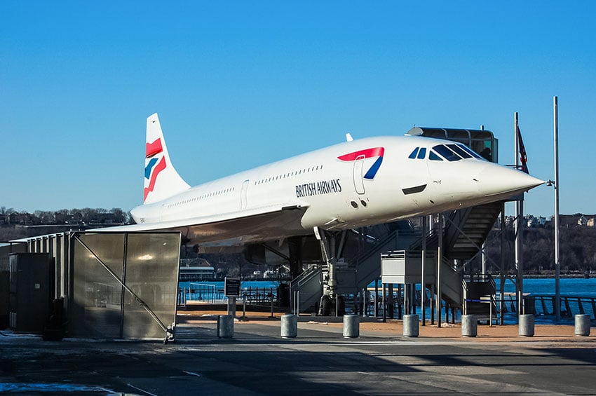 Letadlo Concord na lodi Intrepid v New York City