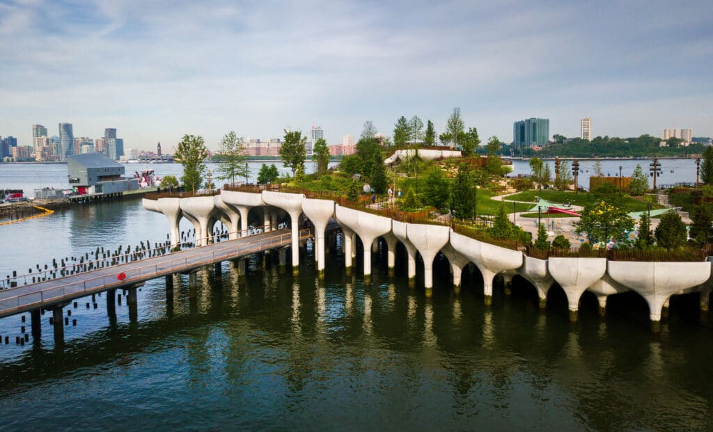 Little Island Park Pier 55 v New Yorku